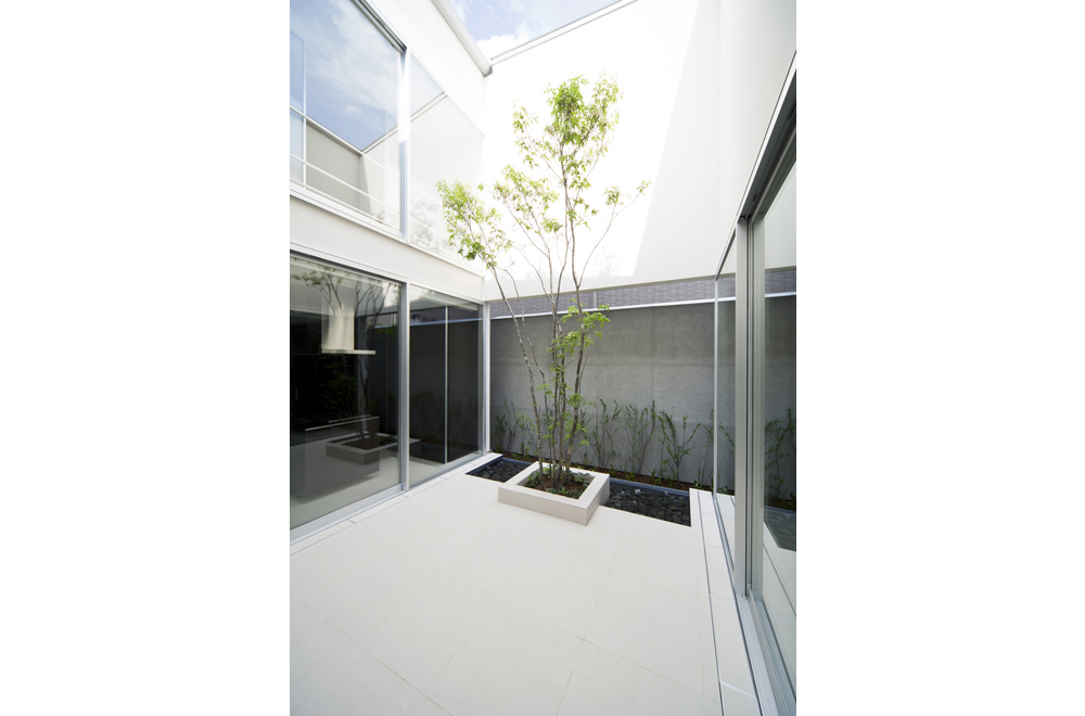 HOUSE WITH Ａ COURTYARD FOSTER FOUR SEASONS: Courtyard