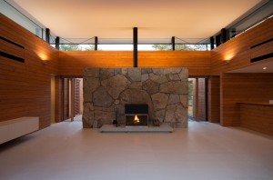 FLOATING ROOF: Fireplace