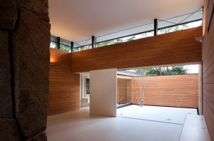 FLOATING ROOF: Dining kitchen