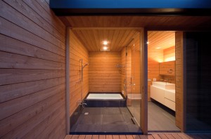 FLOATING ROOF: Wash room