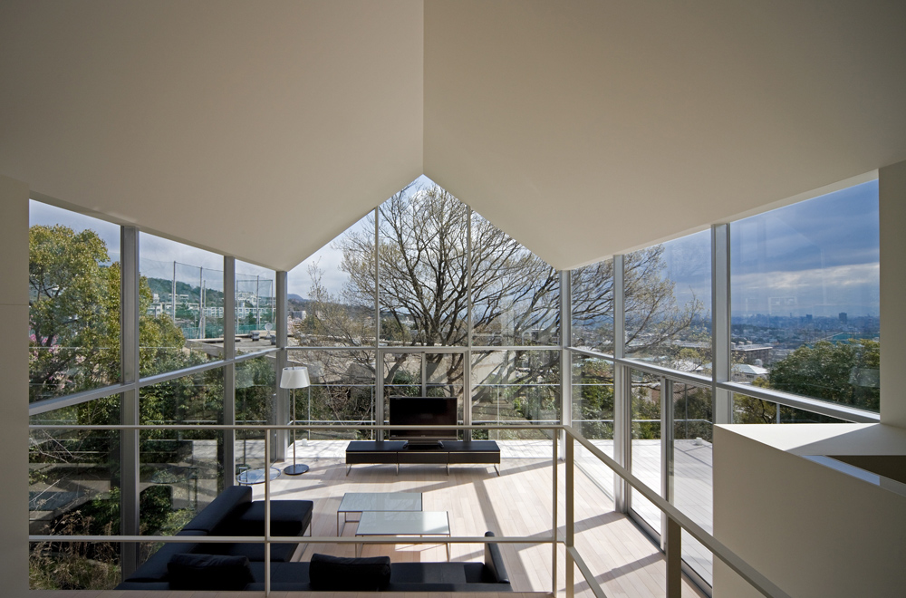 HOUSE WITH OAK TREE: Mezzanine