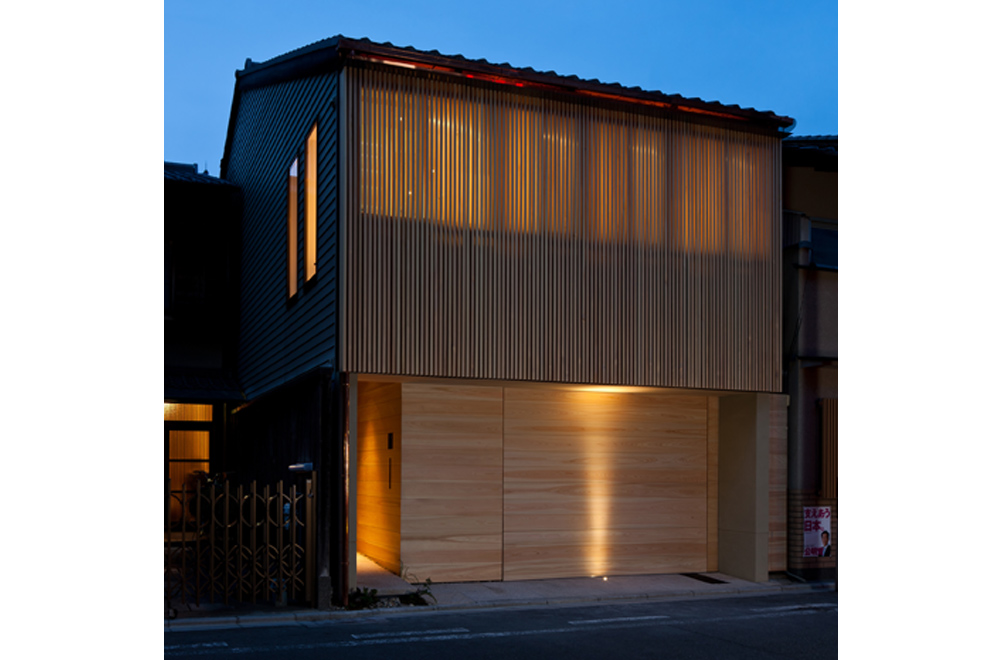 KYOTO STYLE COURTYARD: Appearance (in the night)