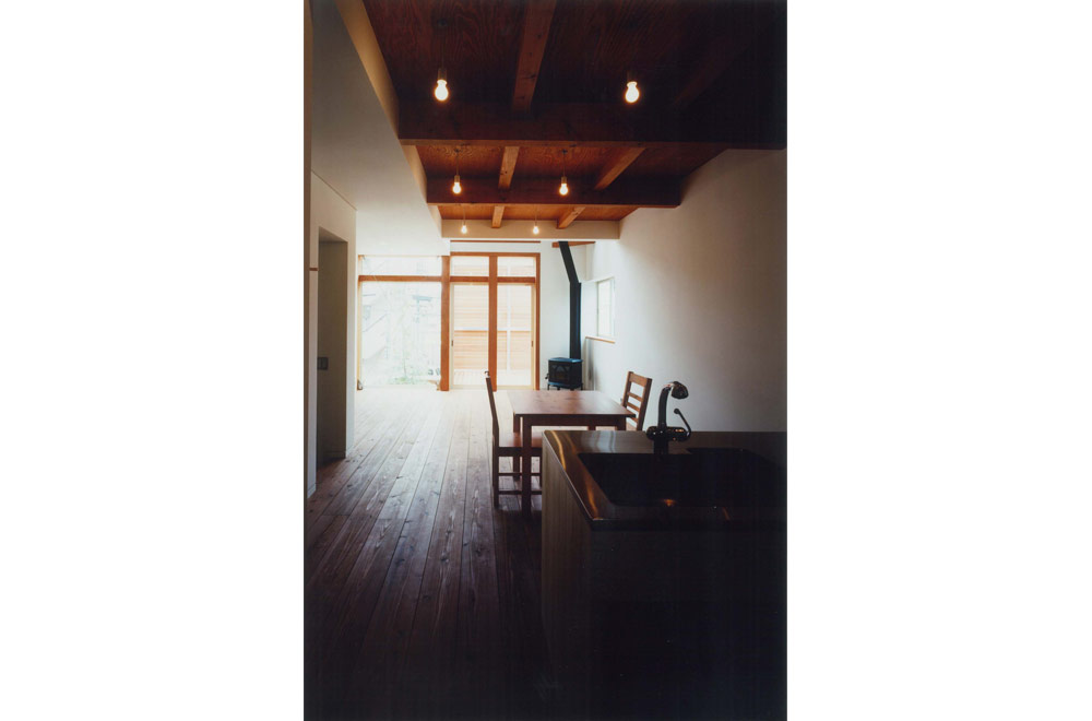 HOUSE IN MINAMI-MUKONOSOU: Living room & Dining kitchen