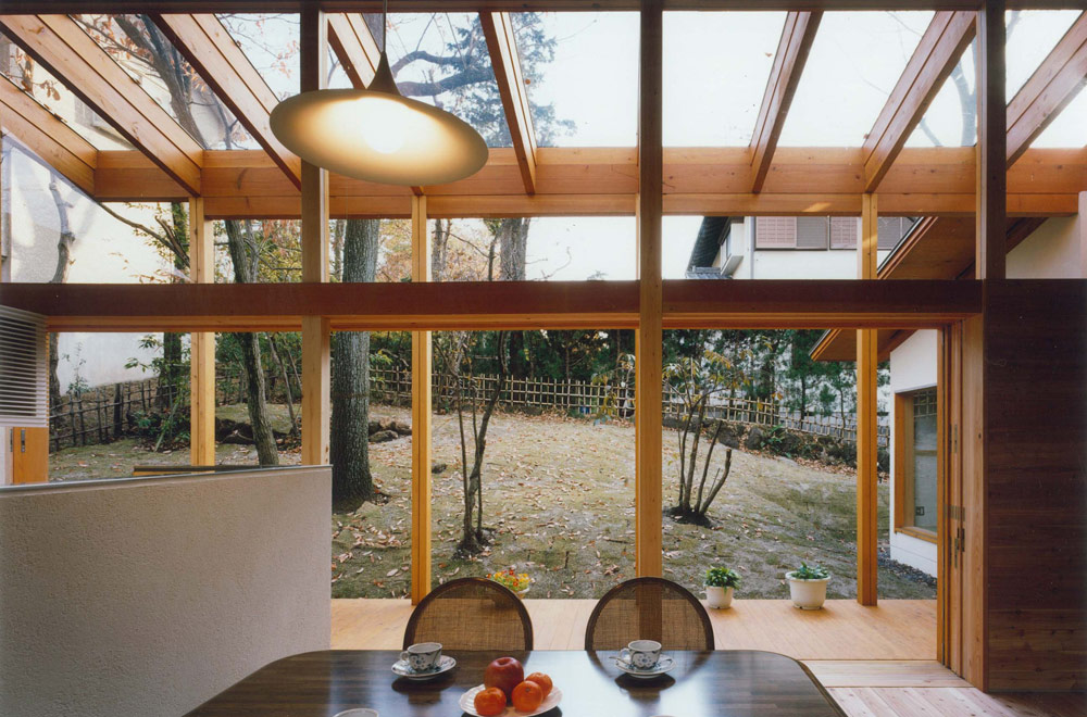 HOUSE IN IZU: Living room & Dining kitchen