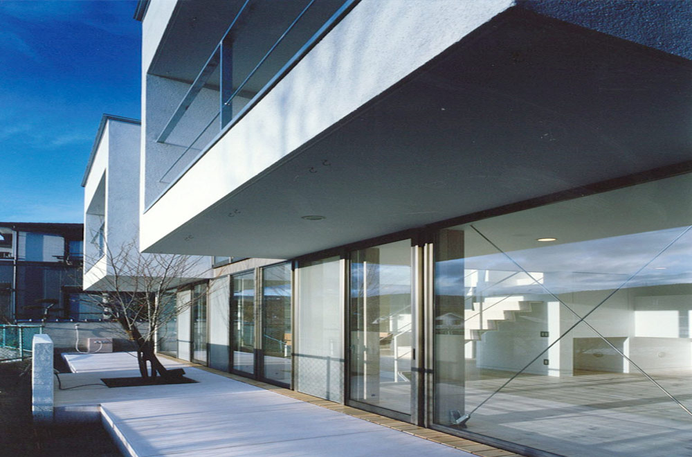 HOUSE IN NANPEIDAI: Deck terrace