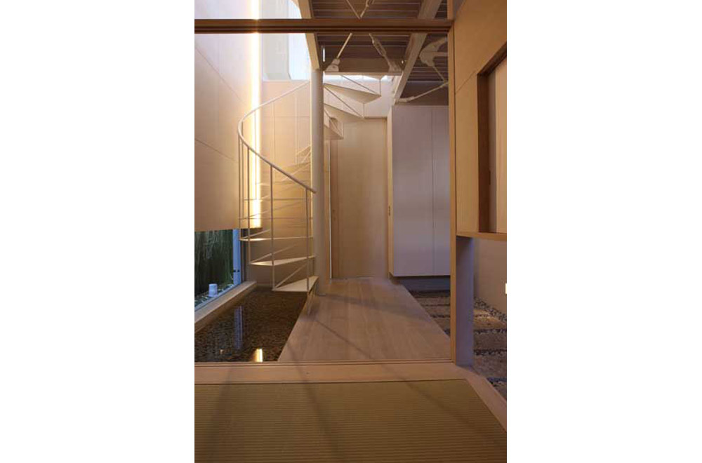 HOUSE IN AKASHI: Stairs