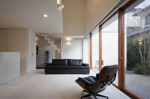 HOUSE WITH A LOUVER TOWER: Living room