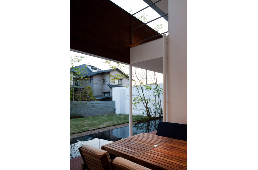 GARDEN HOUSE: Living room