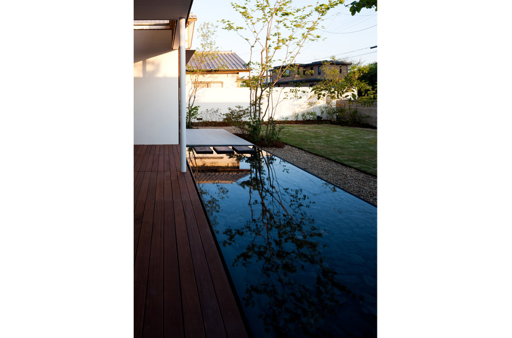 GARDEN HOUSE: Courtyard