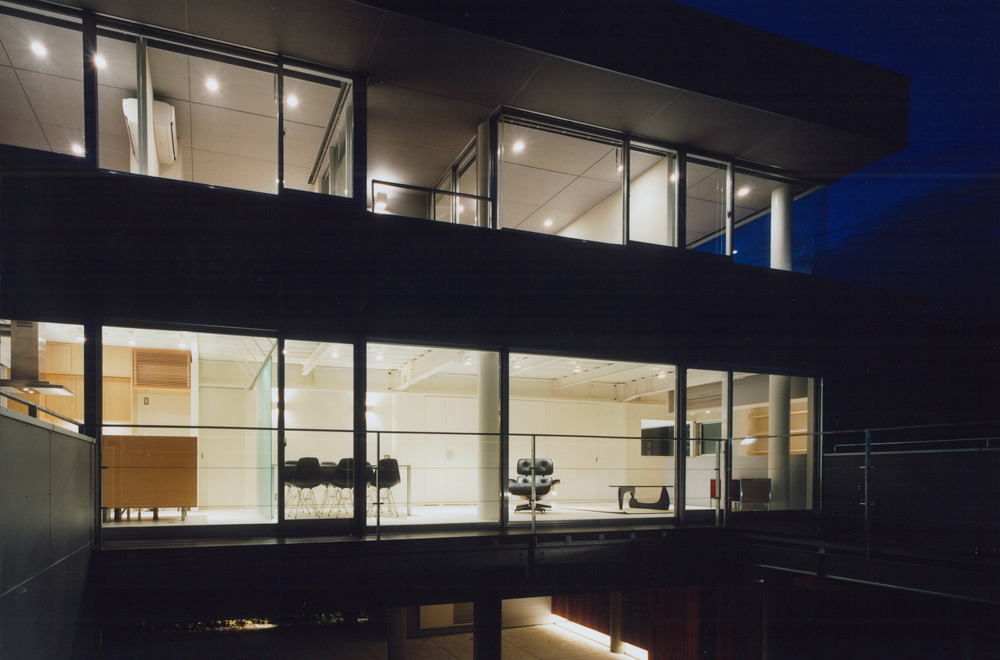 HOUSE IN TAKATSUKA: Deck terrace (in the night)