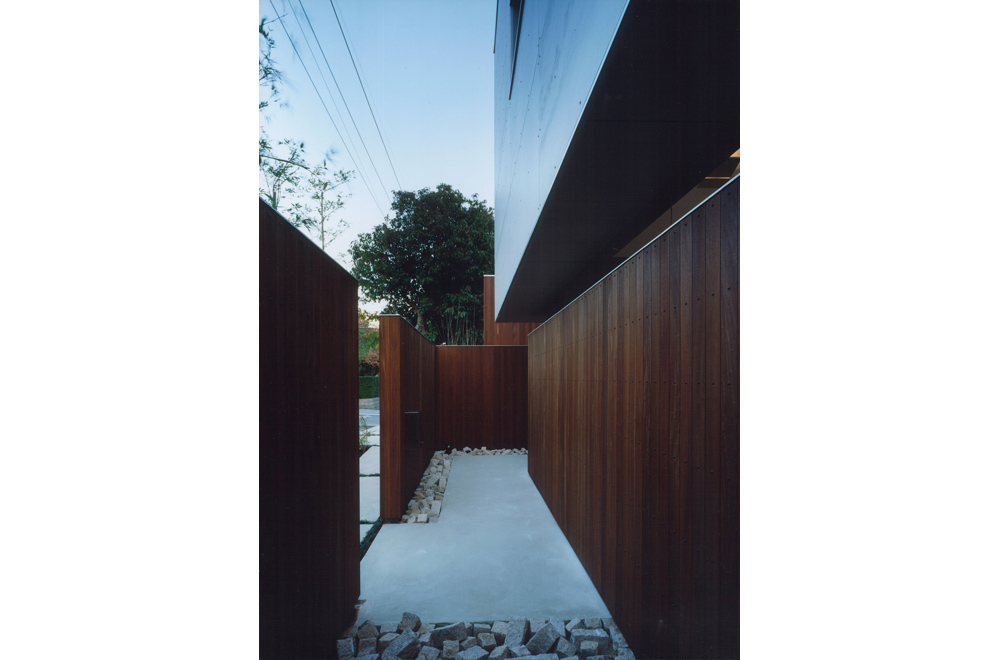 HOUSE IN TAKATSUKA: Entrance