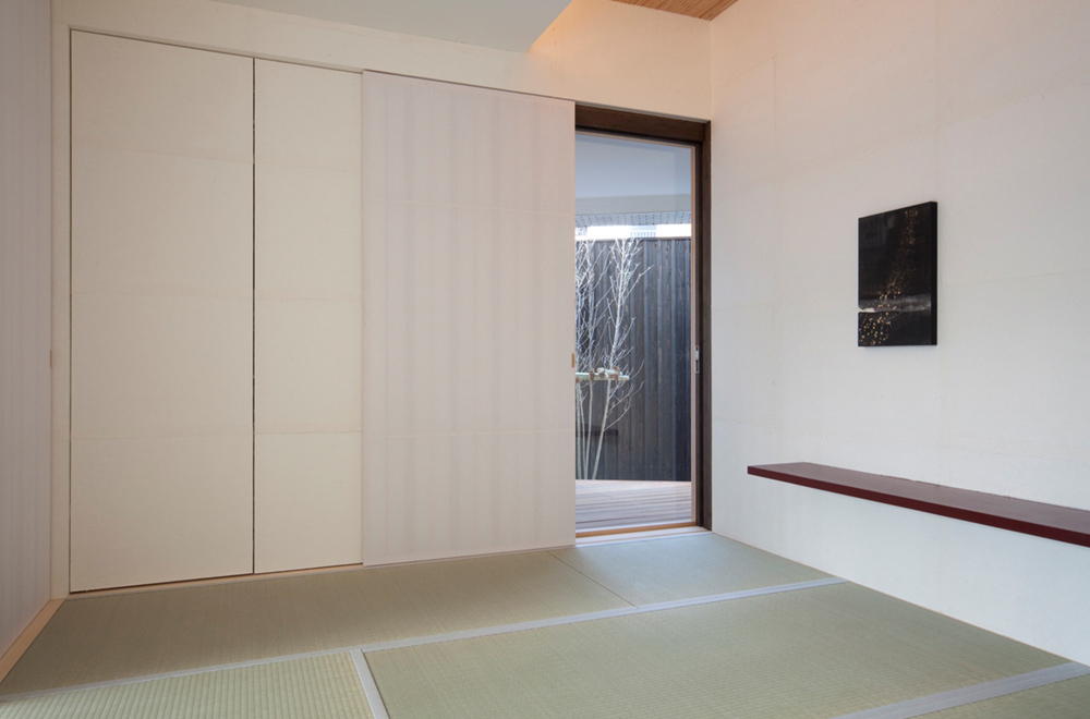 THE HOUSE OF WATER AND LATTICE: Japanese-style room