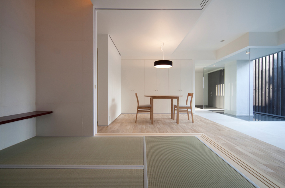 THE HOUSE OF WATER AND LATTICE: Japanese-style room