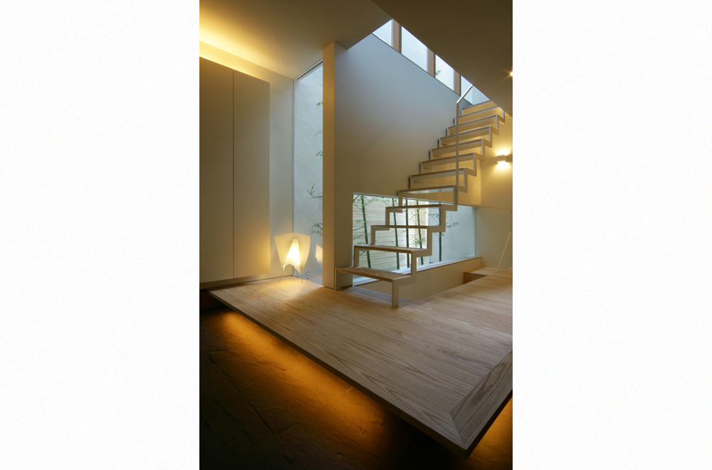 LIFE IN THE FOREST HOUSE: Entrance hall