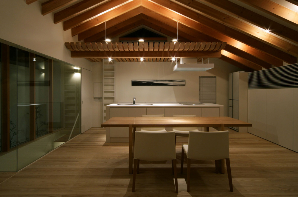 LIFE IN THE FOREST HOUSE: Dining kitchen