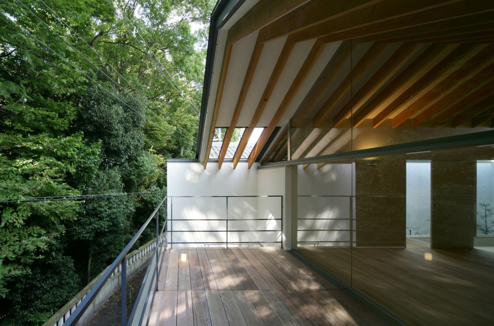 LIFE IN THE FOREST HOUSE: Balcony