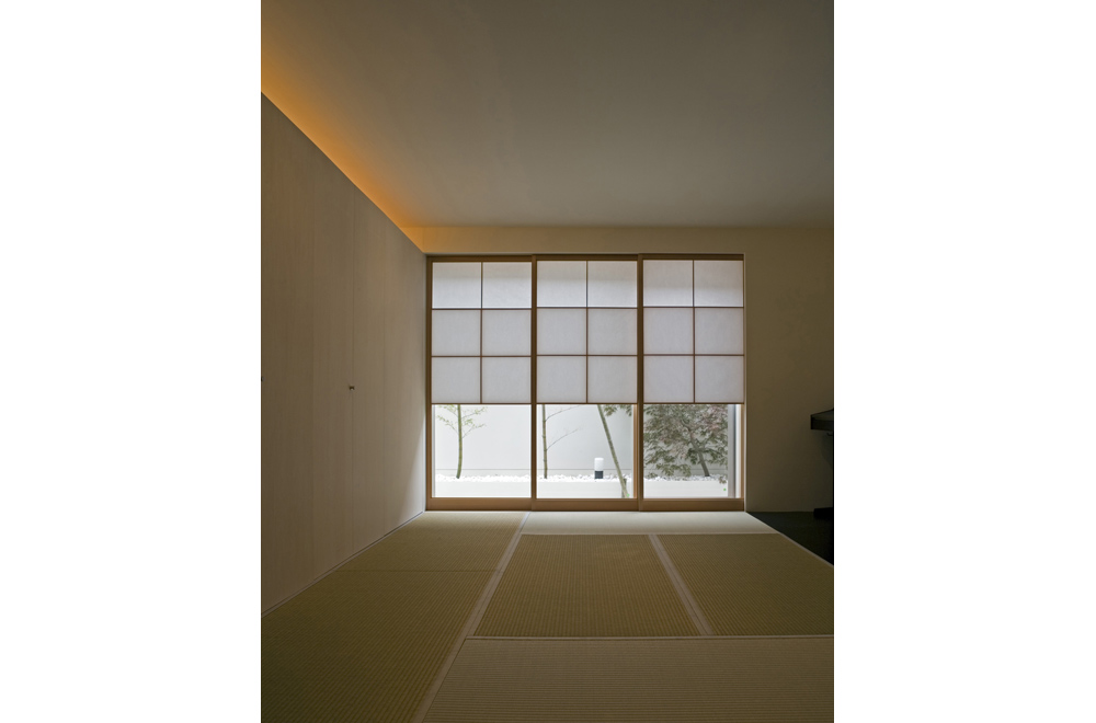 HOUSE WITH MAPLE TREE: Japanese-style room