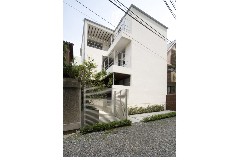 A HOUSE WITH AN INNER PATIO: Appearance