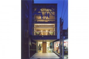 SUGOI JAPAN: Facade (in the night)