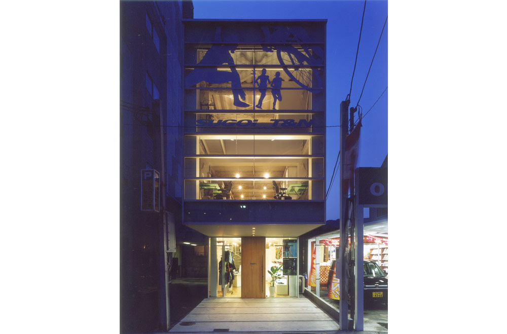 SUGOI JAPAN: Facade (in the night)