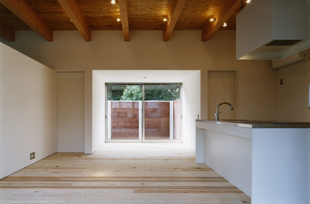 HOUSE IN SAKASEDAI: Living room & Dining kitchen