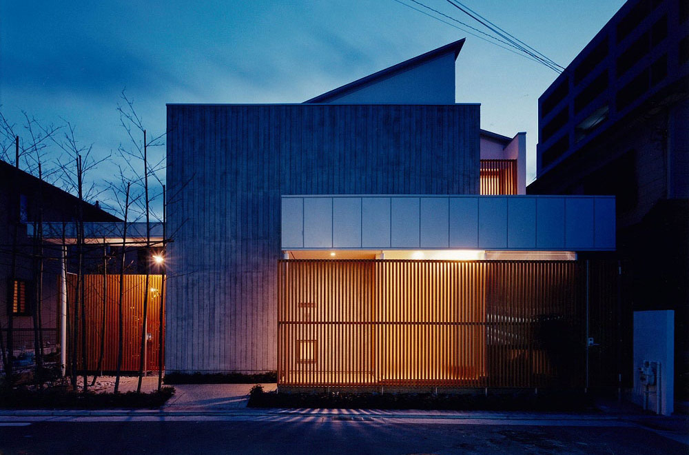 HOUSE IN YASHIKITHOU: Facade (in the night)