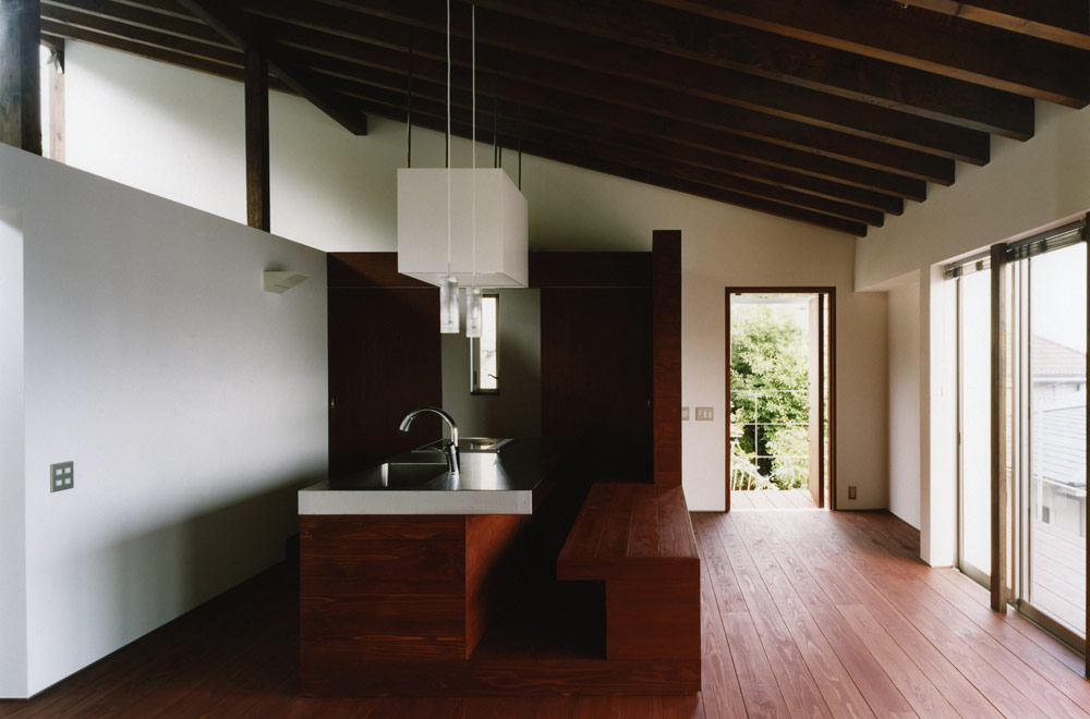 HOUSE IN SAKASEDAI: Living room & Dining kitchen
