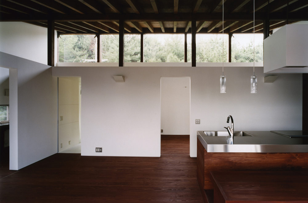 HOUSE IN SAKASEDAI: Living room & Dining kitchen