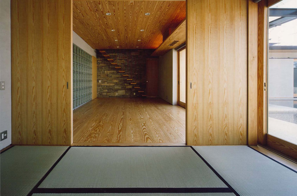 HOUSE IN SHIKAMA: Japanese-style room
