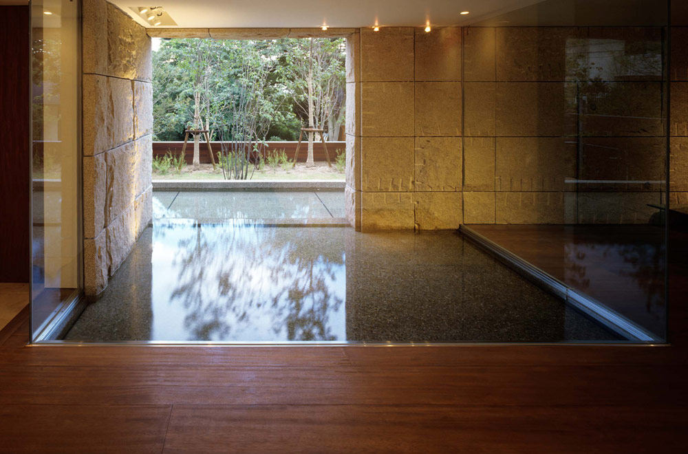 OKUIKE SUMMER HOUSE: Entrance hall