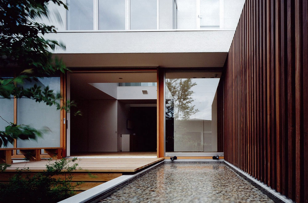 HOUSE IN TOMIGAOKA: Courtyard