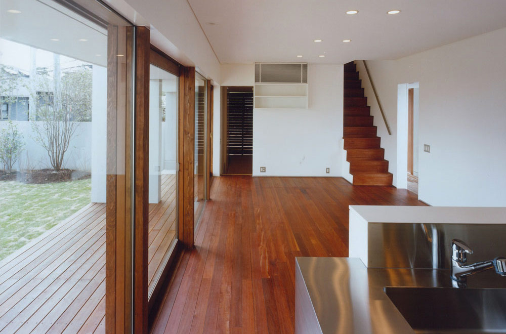 HOUSE IN KENTANI: Living room