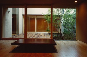 HOUSE IN KOSHIEN: Living room
