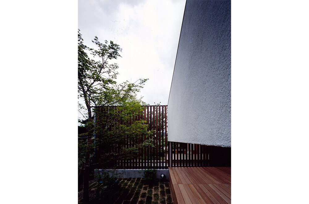 HOUSE IN TOMIGAOKA: Deck terrace