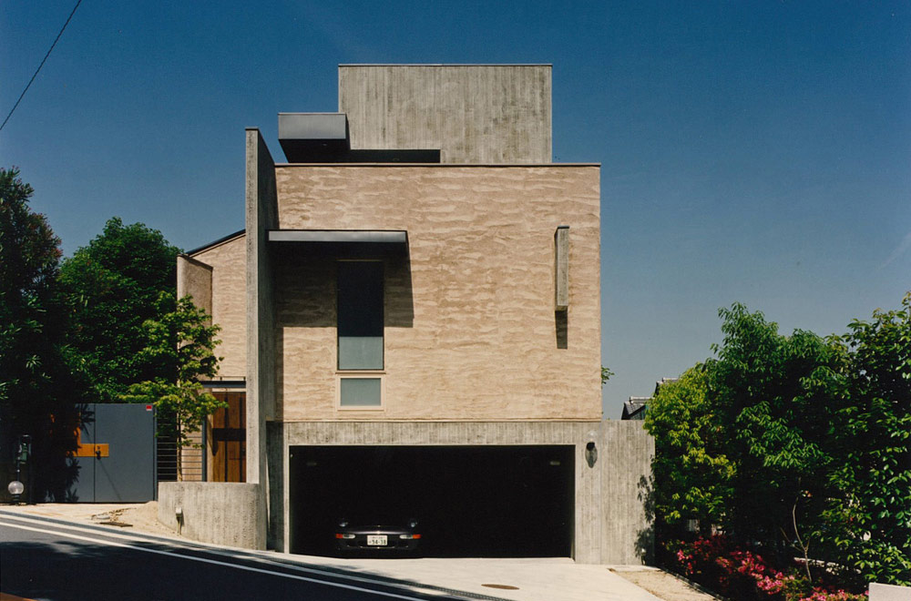 HOUSE IN SUMIYOSHIYAMATE: Facade