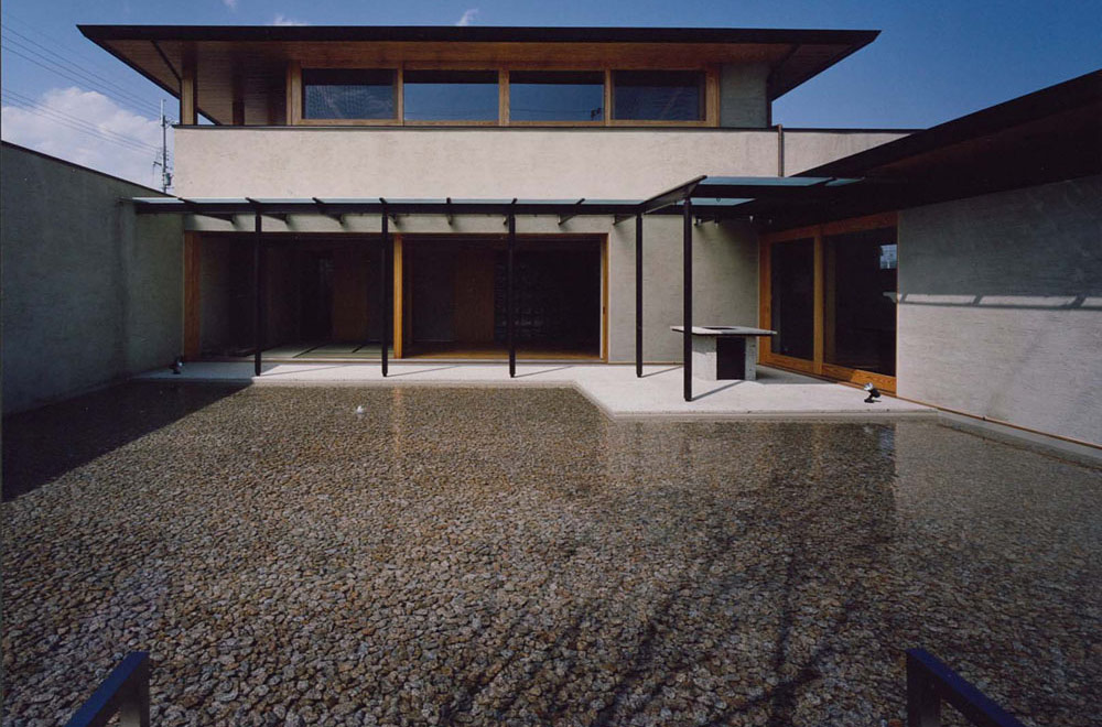 HOUSE IN SHIKAMA: Courtyard