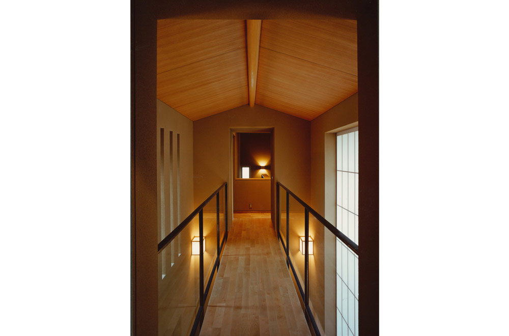 HOUSE IN KOSHIEN: Roofed passage