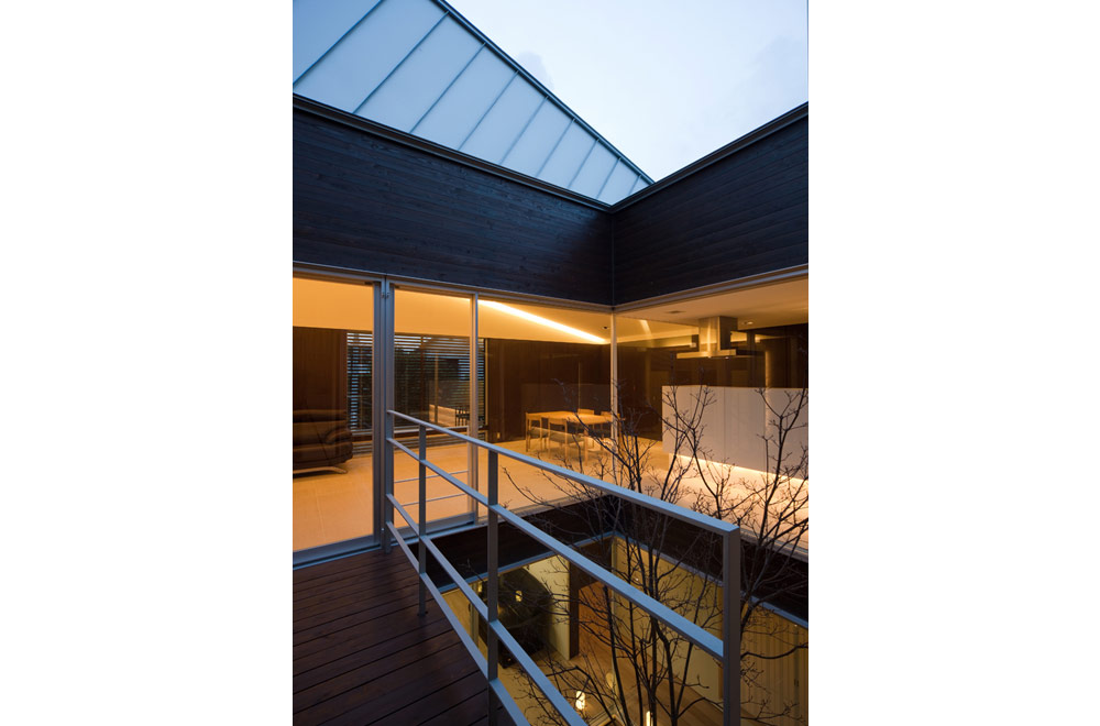 S-COURT HOUSE: Deck terrace
