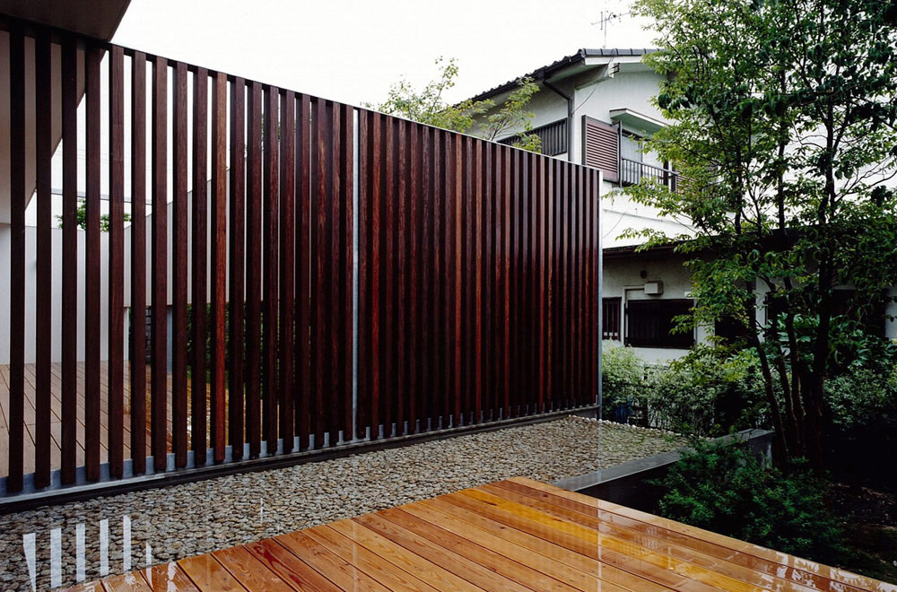 HOUSE IN TOMIGAOKA: Deck terrace