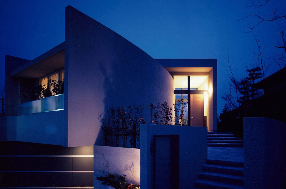 I-HOUSE: Facade (in the night)