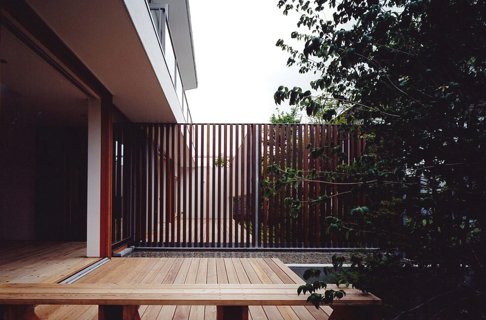 HOUSE IN TOMIGAOKA: Deck terrace