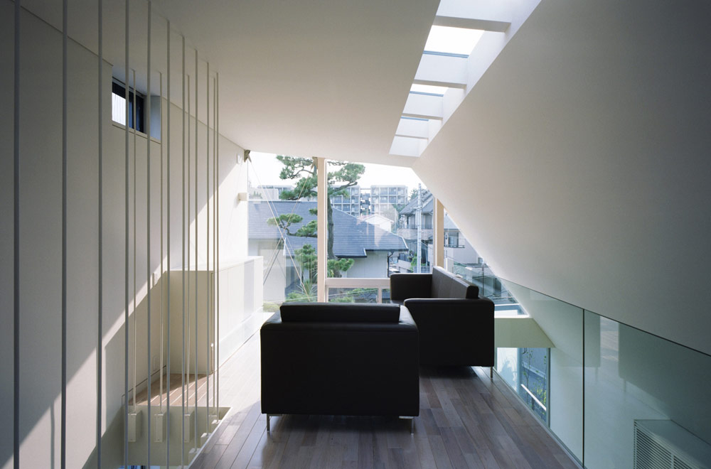 GLASS FACADE: Living room