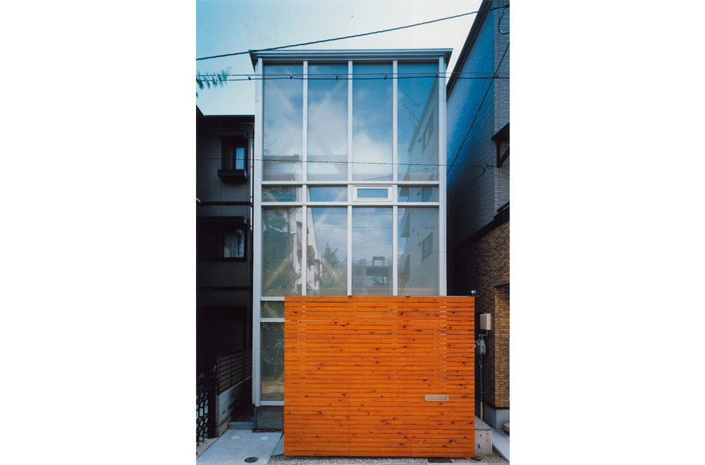 SLEEVED HOUSE: Facade