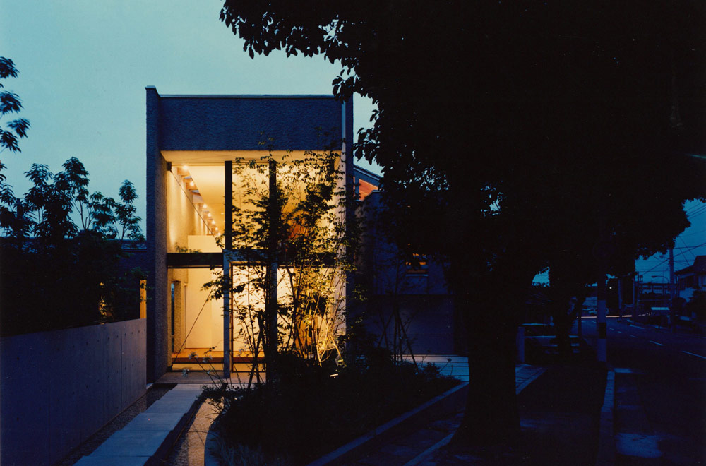 Y-HOUSE: Facade (in the night)