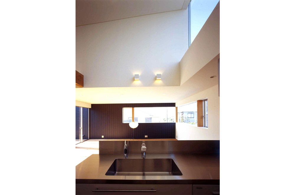 HOUSE IN MINO: Dining kitchen
