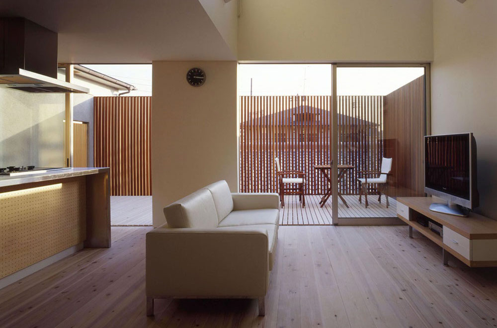 HOUSE IN MIYANISHICHO: Living room & Dining kitchen