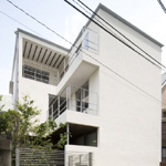 A HOUSE WITH AN INNER PATIO