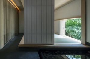 LOUVER FACADE: Japanese-style room