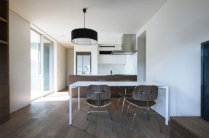 LOUVER FACADE: Living room & Dining kitchen