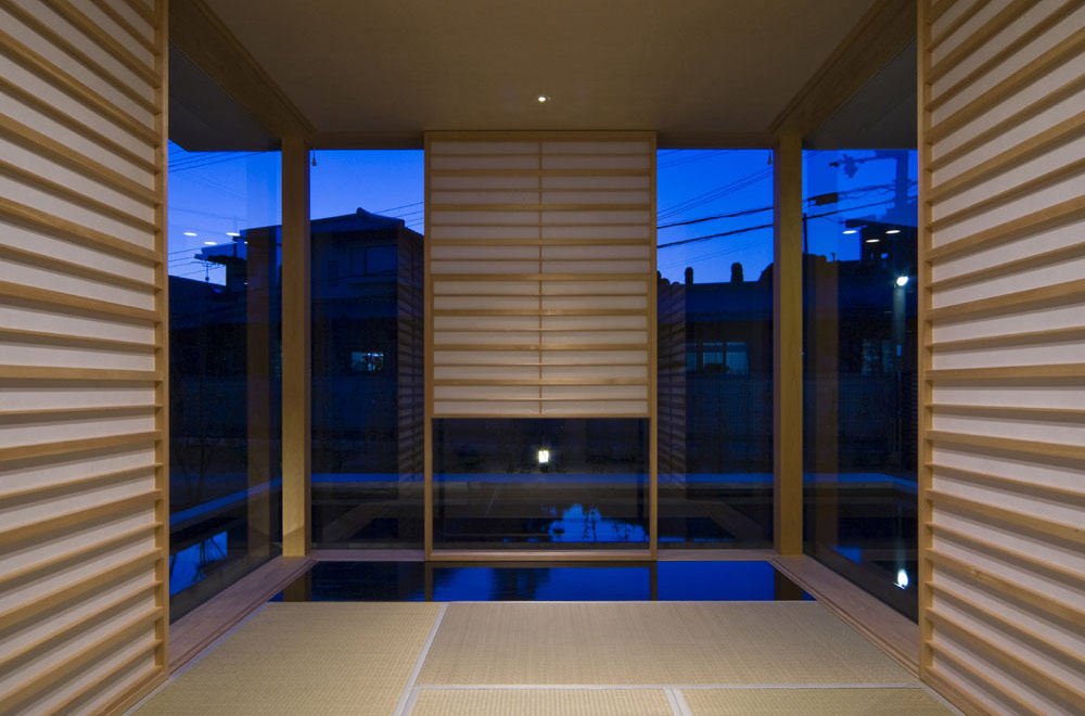 FLOATING WATER SEAT: Japanese-style room